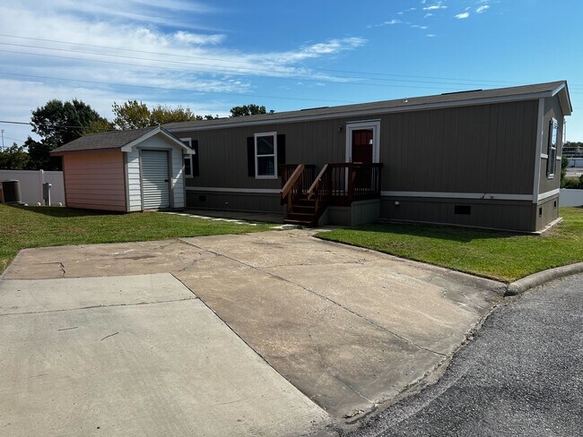 Building Photo - 709 N Collins Fwy