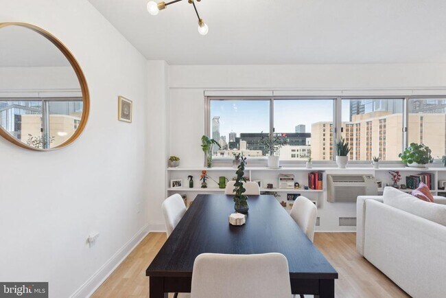 Building Photo - 2101 Chestnut St