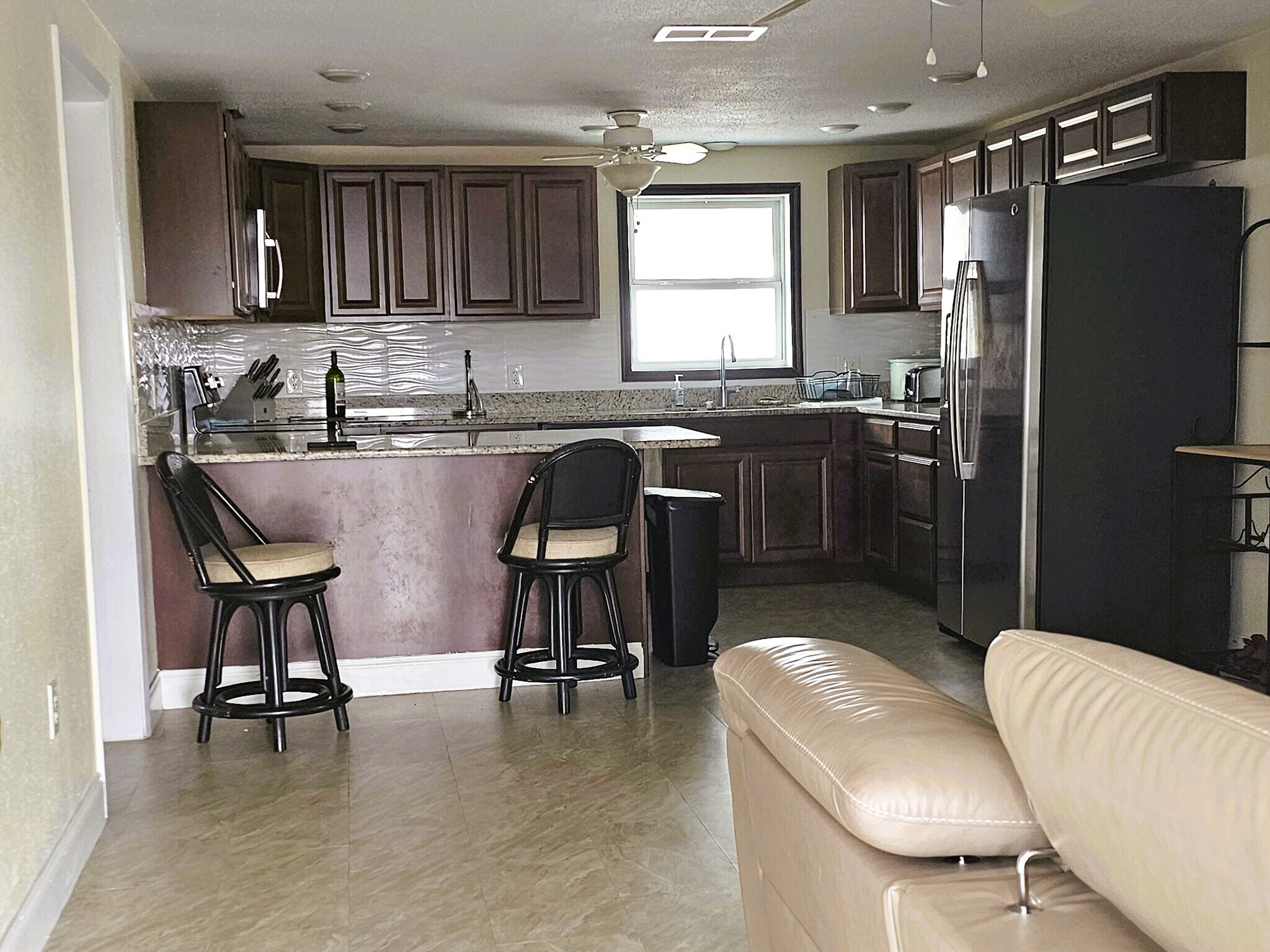 Kitchen, from front door - 6819 Hammock Rd