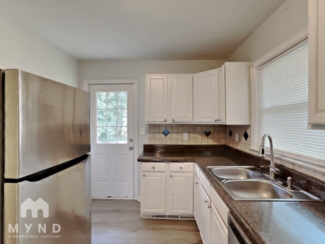 Building Photo - 837 Northview Dr