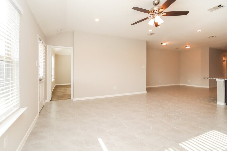 Building Photo - 8419 Ideal Dr