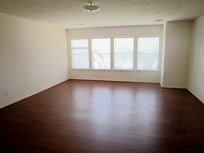 Building Photo - 3514 Parkshire Dr