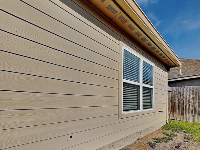 Building Photo - 1525 Treeta Trail