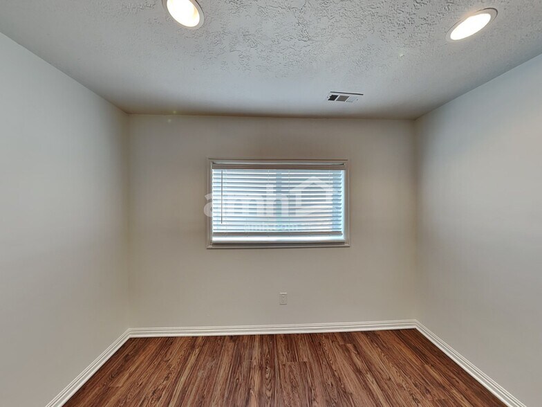 Building Photo - 1401 N 2225 W