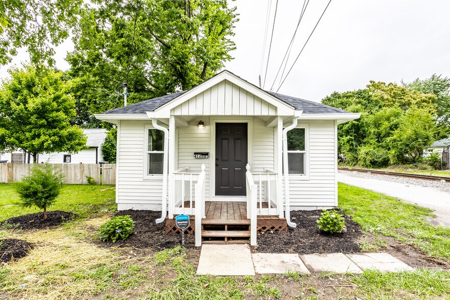 Primary Photo - 412 E 19th St