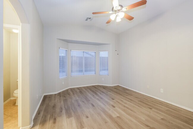 Building Photo - 9132 W Cordes Rd