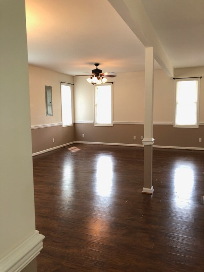 Building Photo - 209 Midvale Crossing