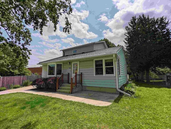 Building Photo - 3841 Ridgeway Ave