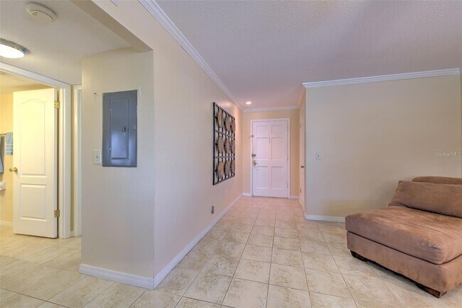 Building Photo - 1008 Apollo Beach Blvd