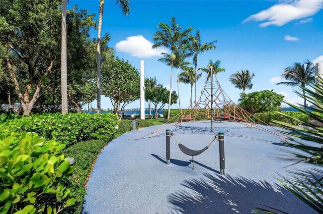 Building Photo - 480 NE 31st St