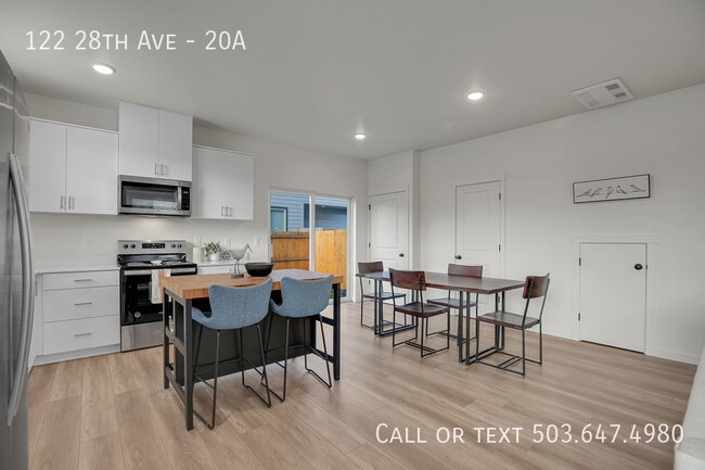 Building Photo - 122 SE 28th Ave