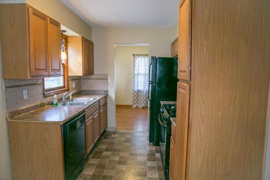 Building Photo - 1306 Zettler Rd