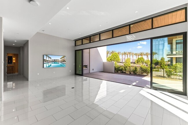 Building Photo - 6587 N Palmeraie Blvd