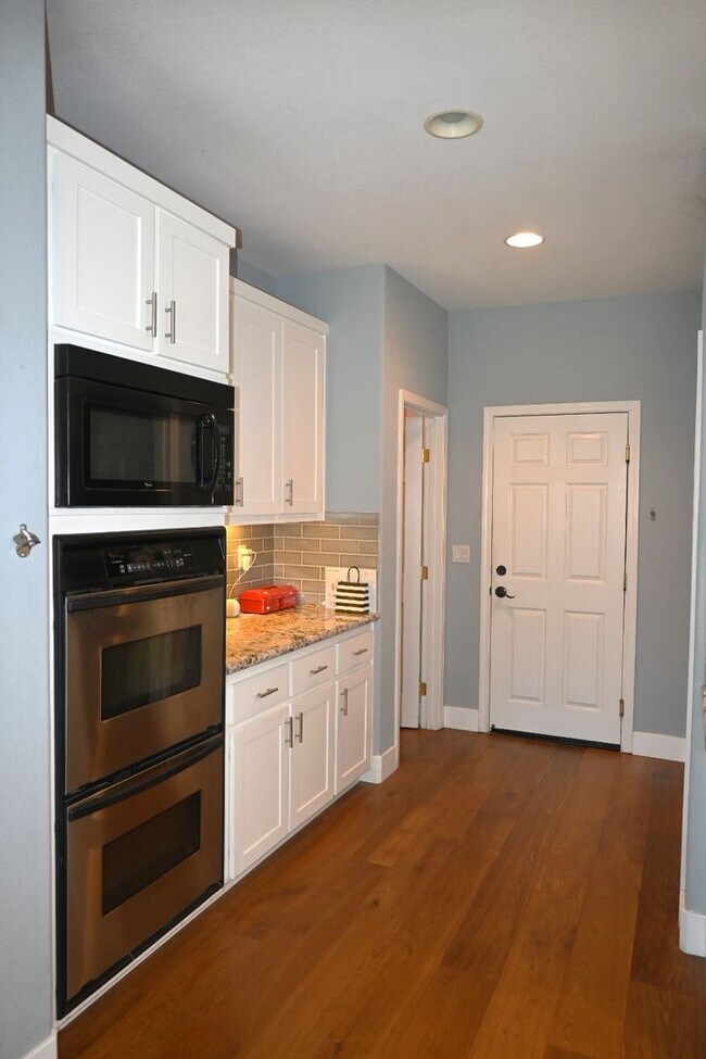 Building Photo - 5 Bedroom Home in Elk Grove! - Resident Benefit Package Property