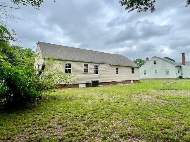 Building Photo - 2517 Williams St