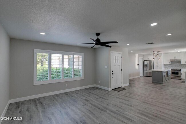 Building Photo - 917 N 87th Pl