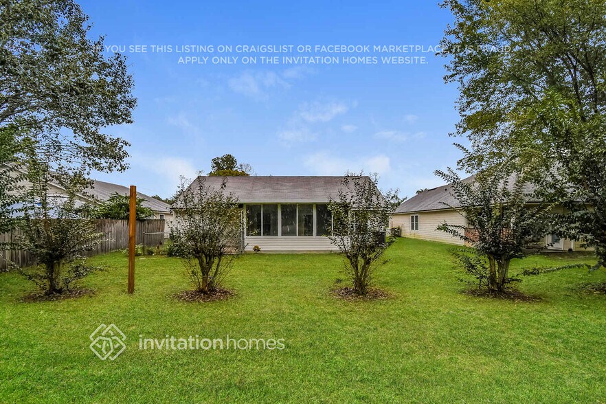 Building Photo - 8800 Fieldside Dr S