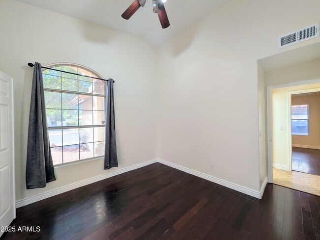 Building Photo - 5232 W Tonto Rd