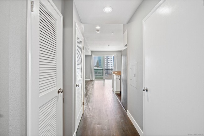 Building Photo - 445 Island Ave