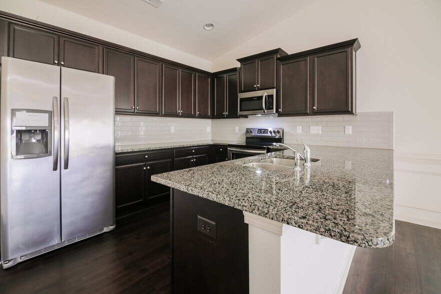 Building Photo - 78 N Great White Way