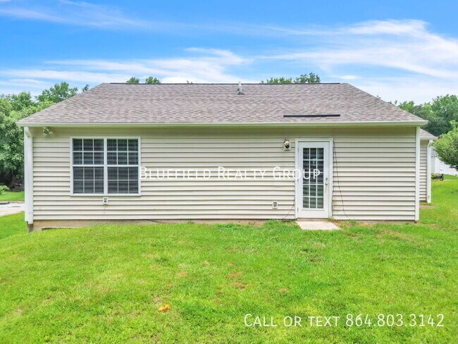Building Photo - 111 White Willow Ct