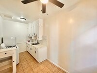 Building Photo - 608 S Dunsmuir Ave