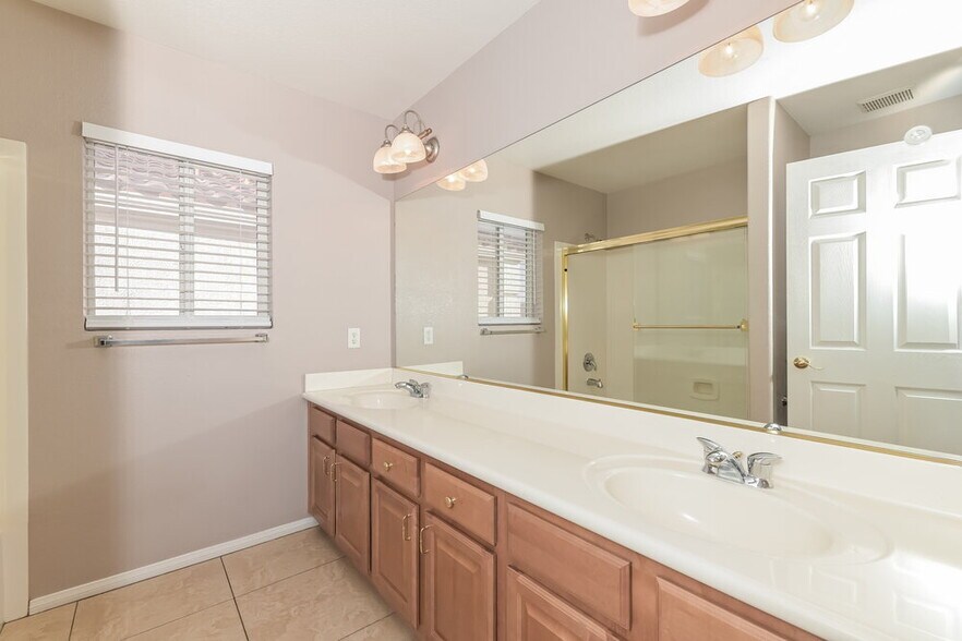 Building Photo - 896 Eureka Falls Ct