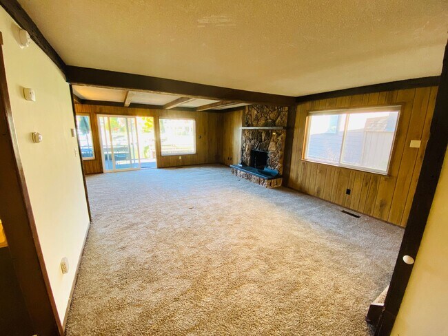 Building Photo - 3 bed 3 bath house for rent in the Tahoe Keys