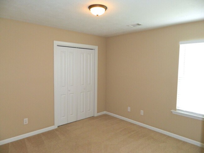 Building Photo - 498 Sebastian Dr