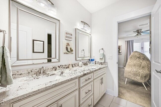 Building Photo - 995 Airport Rd