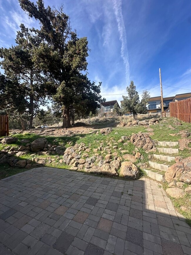 Building Photo - 928 NW Portland Ave