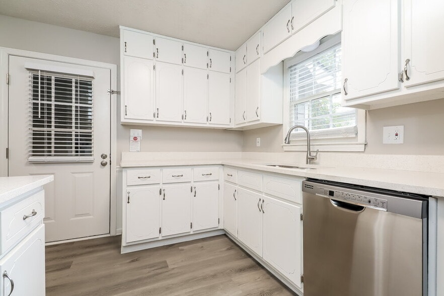 Building Photo - 1609 Sugar Plum Dr SW