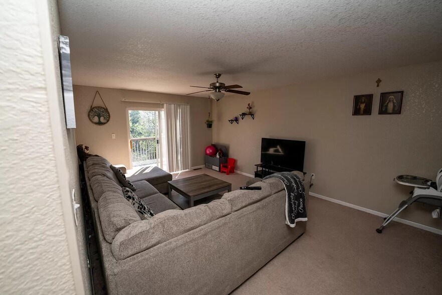 Building Photo - 1109 Newfoundland Dr