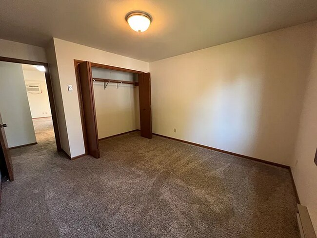 Building Photo - 642-648 S 44th Avenue