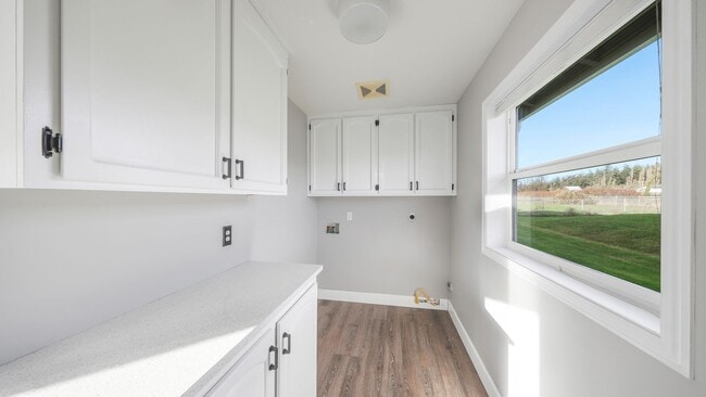 Building Photo - 2 Bed 2.5 Bath - Mowing Included - Pet Friendly - NAS Whidbey