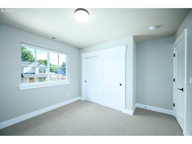Building Photo - Beautiful 3 Bedroom, 2.5 Bath House in Newberg