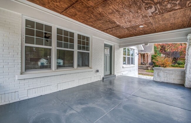 Building Photo - Elegant Midtown Memphis Single-Family Home for Lease