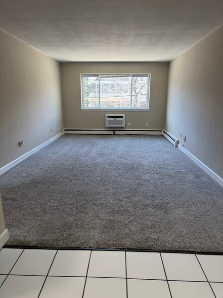 Building Photo - 2260 N Summit Ave