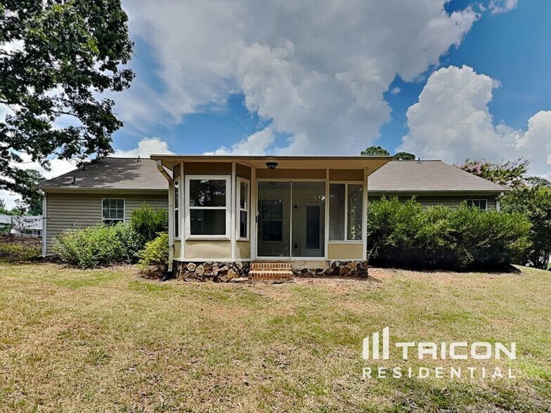 Building Photo - 702 Heritage Ridge Dr