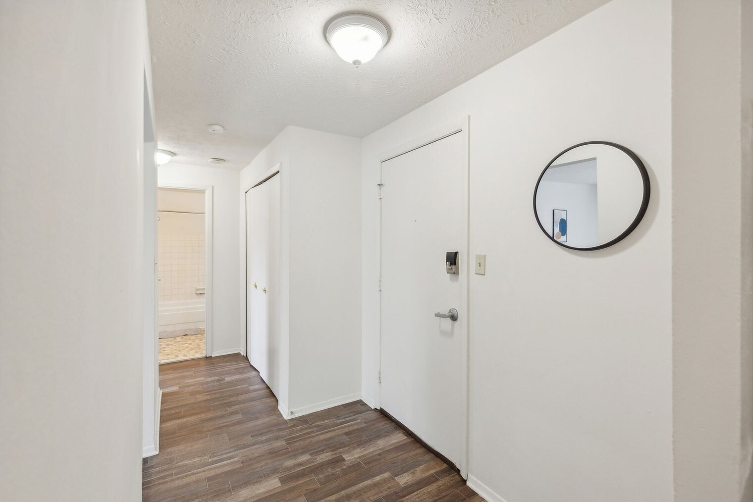 Building Photo - 5556 Broadview Rd