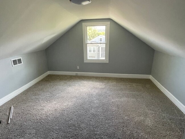 Building Photo - Brick 3 bedroom 2 bath in Bristol