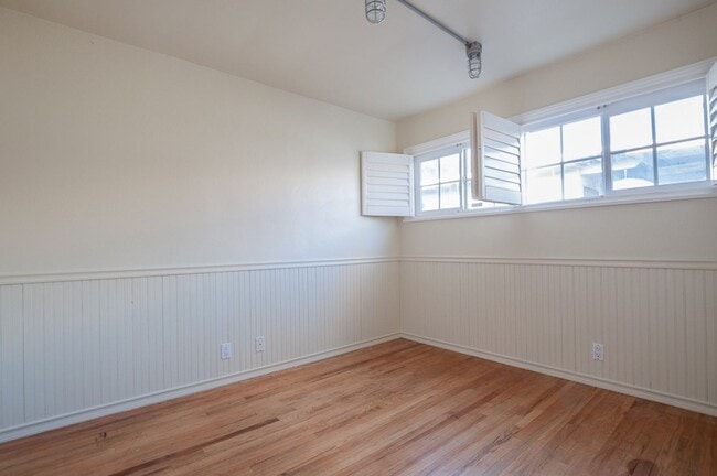 Building Photo - Beautiful single family house for rent