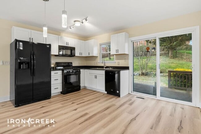 Building Photo - 25 Hazzard St