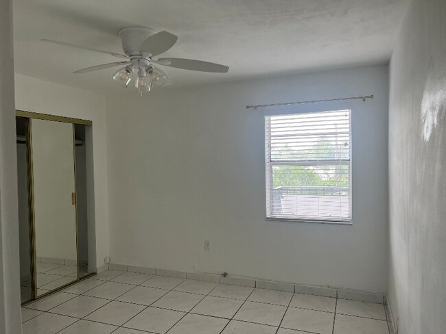 Building Photo - 2498 SW 17th Ave