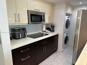 Building Photo - 2000 N Bayshore Dr