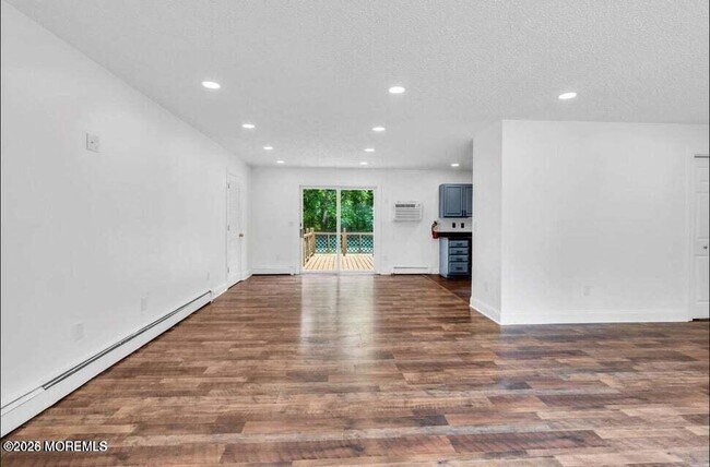 Building Photo - 43 3rd St