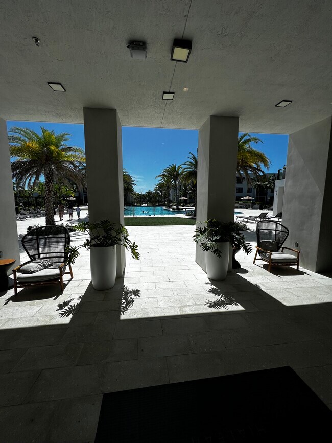 Building Photo - 670 W 74th Pl