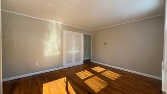 Building Photo - 78 Willard St