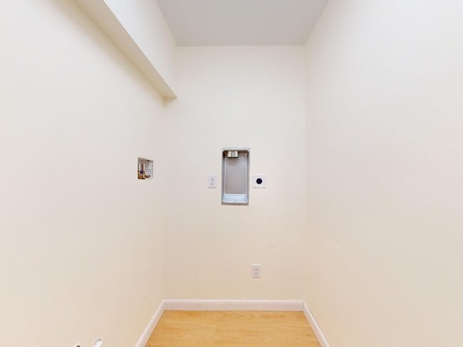 Building Photo - 25 Charlotte Rd