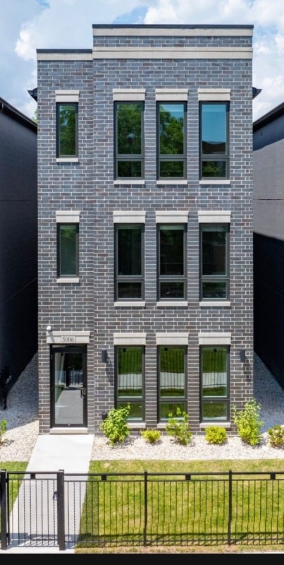 Building Photo - 5006 S Prairie Ave